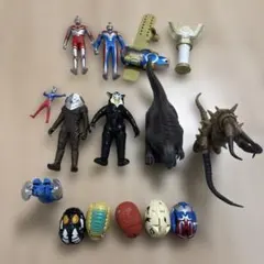 ウルトラマンフィギュアと怪獣セット、古い方のウルトラエッグ　計16点