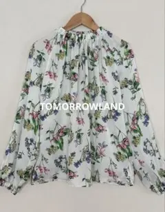 美品✨TOMORROWLAND プラントフラワープリント ネックギャザーブラウスのサムネイル