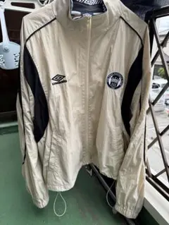 Umbro 9090コラボ ナイロンジャケット グレー/ベージュ - メルカリ
