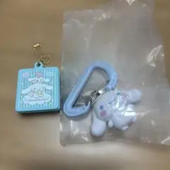 シナモロール　カラフルカラビナマスコットチャーム　クッキー缶チャーム