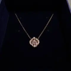 【極美品】Swarovski フラワーモチーフ ネックレス
