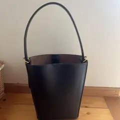 ブラックレザーショルダーバッグ