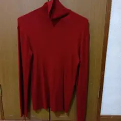ユニクロ　赤 タートルネックセーター Mサイズ