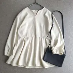 【美品】UNTITLED　アンタイトル　ブークレージャージ ペプラムプルオーバーのサムネイル
