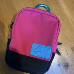 送料込み　Nike ポーチ ピンク/ブラック