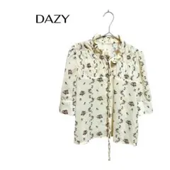 B0718DAZY 七分袖シャツブラウス総柄花柄　デート　フリルのサムネイル
