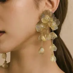 大ぶり　ピアス　フラワー　花　ウェディング　ブライダル　結婚式　前撮り　ゴールド