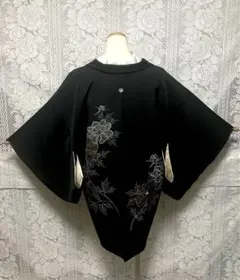 【中古】黒絵羽　羽織り紐付き　正絹　牡丹の花　裏地難あり　Ｂ134