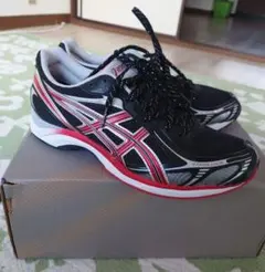 新品☆asics ランニングシューズ26.0cm 黒/赤
