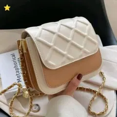キルティングデザインショルダーバッグ　ワッフル　カジュアル　エレガント　ホワイト