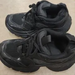 ブラック ランニングシューズ