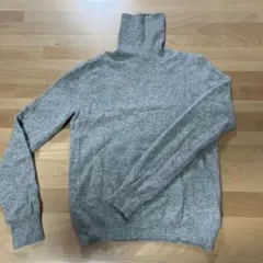 ユニクロ　カシミヤ100%タートルネック