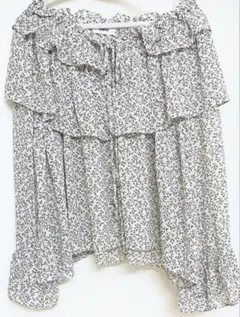 フラワー柄フリルブラウス