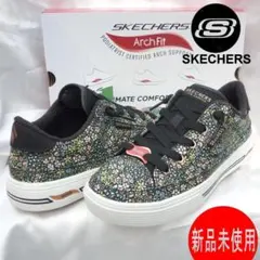 新品23.5cm(23cm相当)スケッチャーズ 黒地に小花柄スリッポン