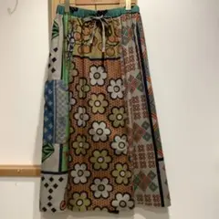 ティグルブロカンテ　リメイクフレアスカート 多彩なパターンのサムネイル
