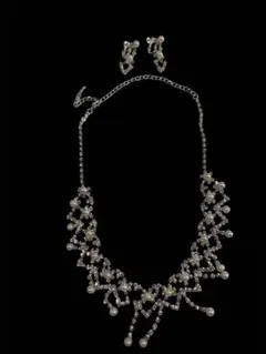 エレガントなパール付きネックレスとイヤリングセット新品未使用　パーティ　演奏会