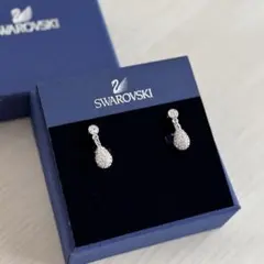 スワロフスキー ティアドロップ型イヤリング シルバー Swarovski