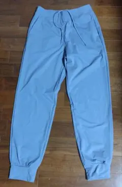 UNIQLO ウルトラストレッチアクティブジョガーパンツ　Sパープル