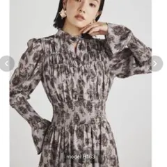 グレイズフラワーギャザーフレアワンピース