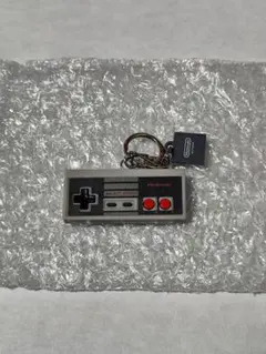 ニンテンドーミュージアム　ゲームハードキーホルダー　1893-1999 NES