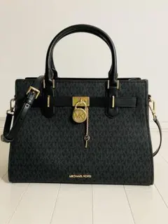 MICHAEL KORS サッチェルミディアムMKシグネチャー（2WAYバッグ）