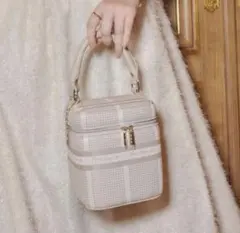 Item thumbnail for item 2a01ed88-d630-453e-a484-3616fc41e716