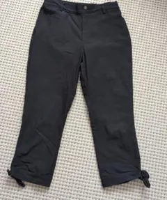 ブラック クロップドパンツ 裾リボンデザインのサムネイル