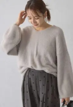 【美品】＆.NOSTALGIA　ラメシャギーVネックニット