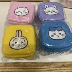 ちいかわ　カラビナ付き　刺繍スクエアポーチ　アミューズメントう品