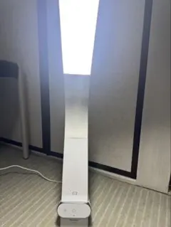 ホワイトデスクライト ワイヤレス充電機能付き IRIS OHYAMA