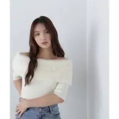 ナチュラルビューティーベーシック　シャギーオフショルニット　オフホワイト