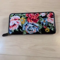 レイクアルスターꕤ.·*.花柄長財布