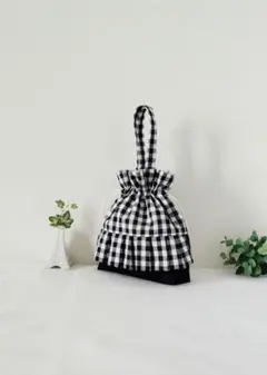 675きんちゃく袋持ち手つき　黒約6㍉ギンガムチェックフリル8　ハンドメイド