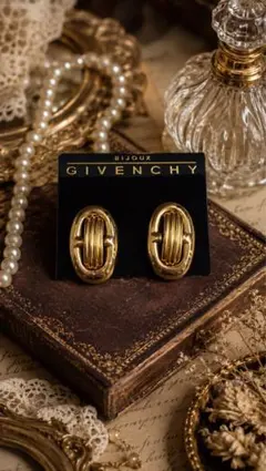GIVENCHY BIJOUX ゴールドカラー イヤリングのサムネイル