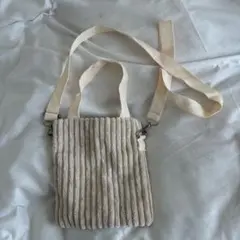 斜めがけ　アイボリー　バッグ
