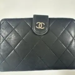 CHANEL 二つ折り財布 ブラック シルバーロゴ☆早い者勝ち♥️ CHANEL 二つ折り財布 ブラック シルバーロゴ☆早い者勝ち♥️ - メルカリ