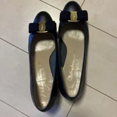 Salvatore Ferragamo ブラック　ネイビーリボン付き　7C