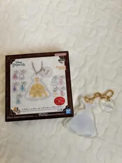 値下げしましたDisney プリンセス アクリルキーホルダー　シンデレラチャーム
