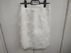MIIA　ホワイト 花刺繍 タイトスカートのサムネイル