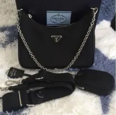 PRADA Re-Edition ナイロン ショルダーバッグ