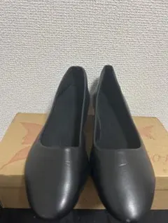 ブラック 合成皮革 パンプス 低ヒール