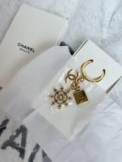 CHANEL N°19 ミニ香水ボトル バッグチャーム - メルカリ