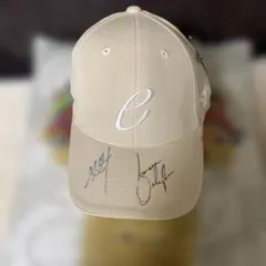 宮里愛ちゃんとオチョアのサイン 入りキャップ