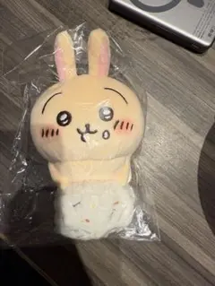 ちいかわ　うさぎ　デスクトップから見守るひっかけぬいぐるみ　おにぎりうさぎ ちいかわ デスクトップから見守るひっかけぬいぐるみ（おにぎり