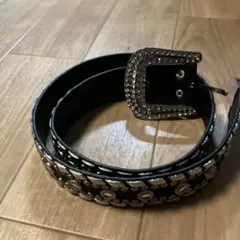 黒いストーン付きバックルベルト