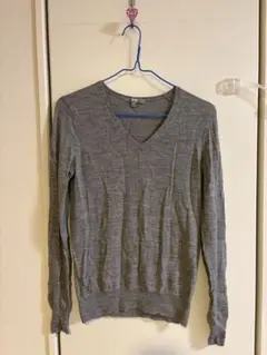 ユニクロ　ウール Vネック 薄手長袖セーター グレー