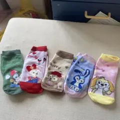 カラフルな靴下セット（キャラクター柄）