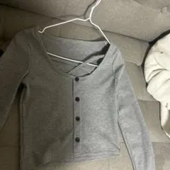 無地柄クリスクロスボタンフロントクロップシャツ（グレー)