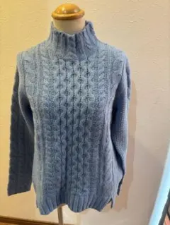 ライトブルー ケーブル編み ハイネックセーター