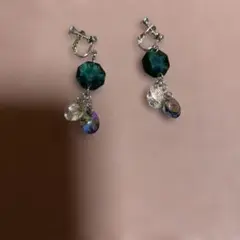 エメラルドグリーン ドロップイヤリング